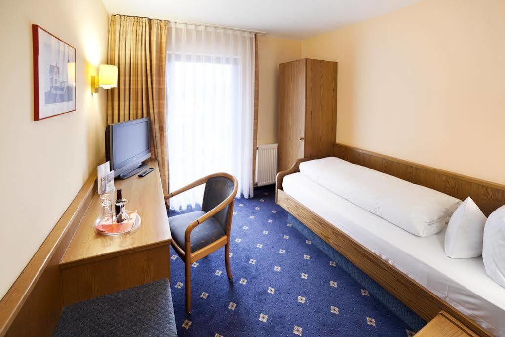 Hotel Krone Niefern-Oeschelbronn Ngoại thất bức ảnh