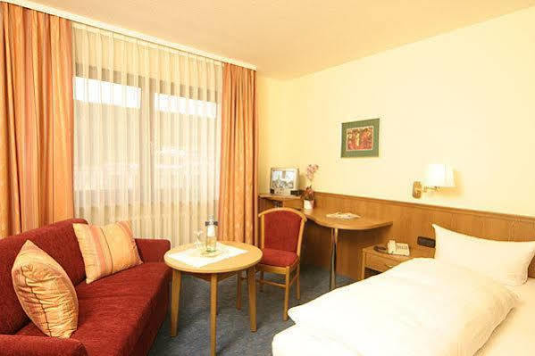 Hotel Krone Niefern-Oeschelbronn Ngoại thất bức ảnh